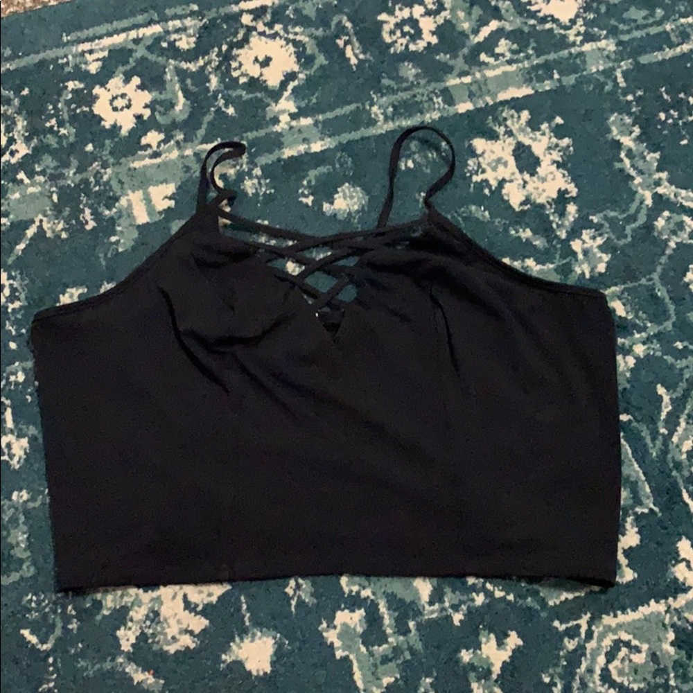 Cropped black shirt
